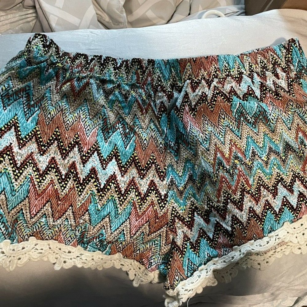 Junior's multicolored flowy shorts